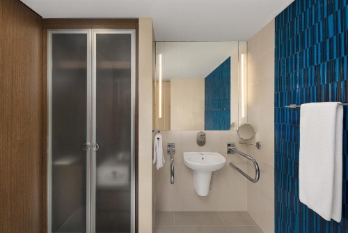 Radisson Hotel Kandy image 1